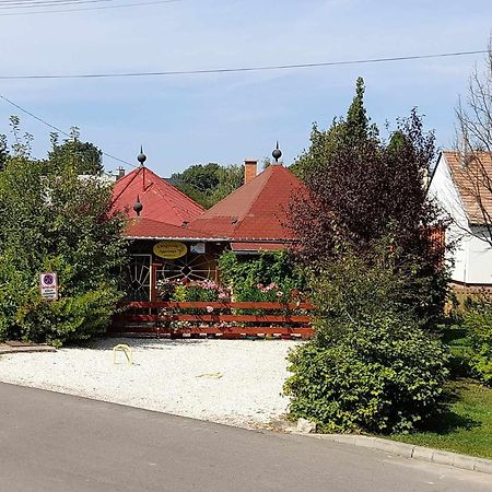 Gyoengyvirag Apartment Romhány Екстериор снимка