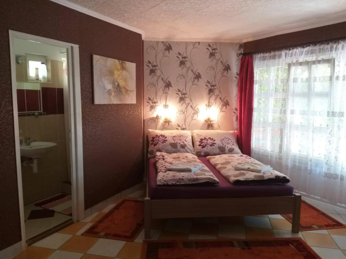 Gyoengyvirag Apartment Romhány Екстериор снимка