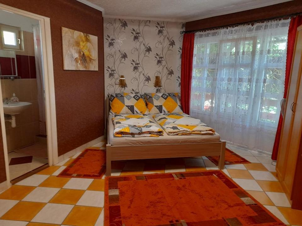 Gyoengyvirag Apartment Romhány Екстериор снимка