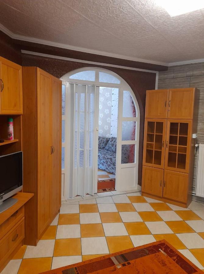 Gyoengyvirag Apartment Romhány Екстериор снимка