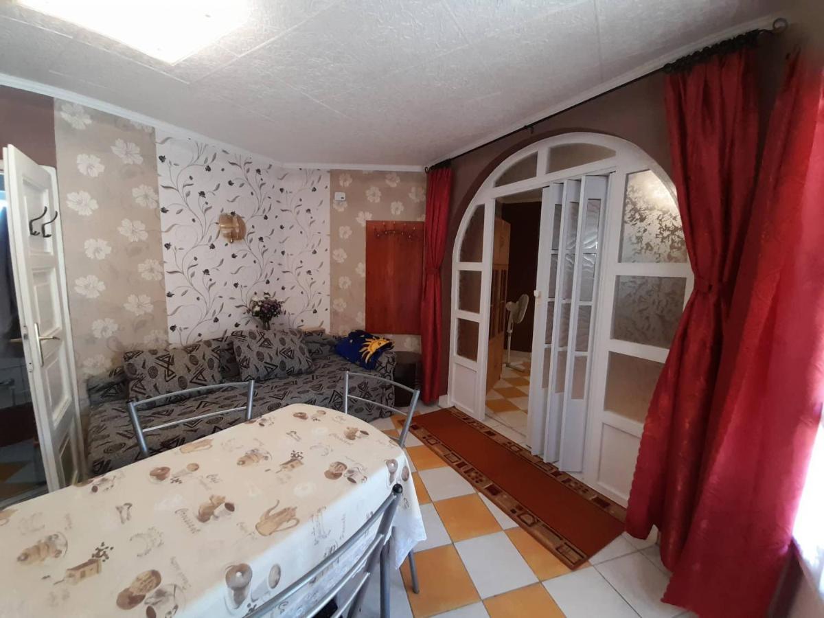 Gyoengyvirag Apartment Romhány Екстериор снимка