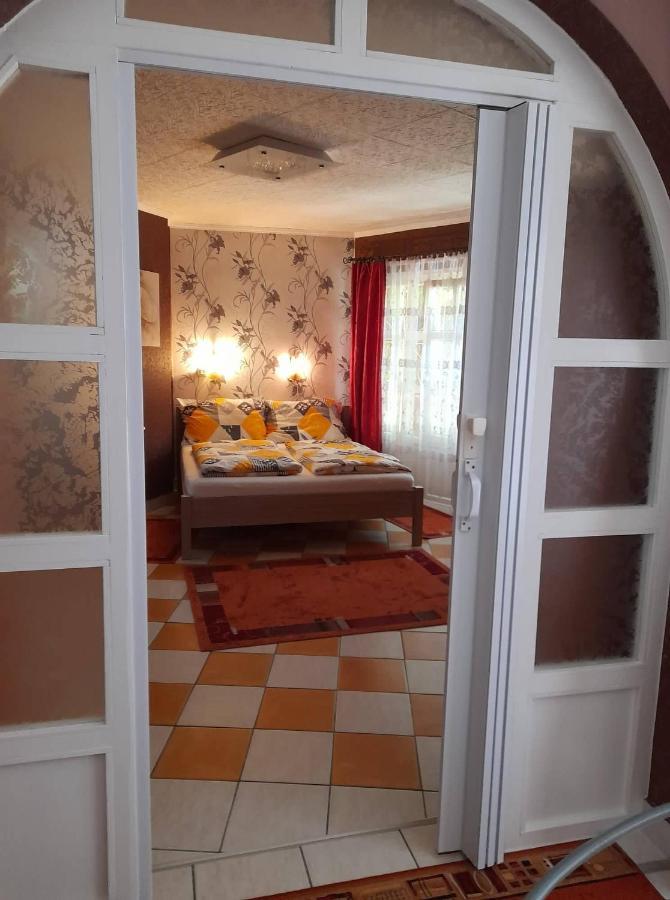 Gyoengyvirag Apartment Romhány Екстериор снимка