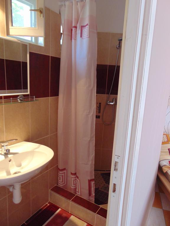 Gyoengyvirag Apartment Romhány Екстериор снимка